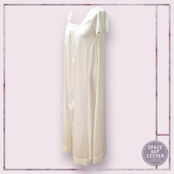 Vintage Le Voyrs Nightdress